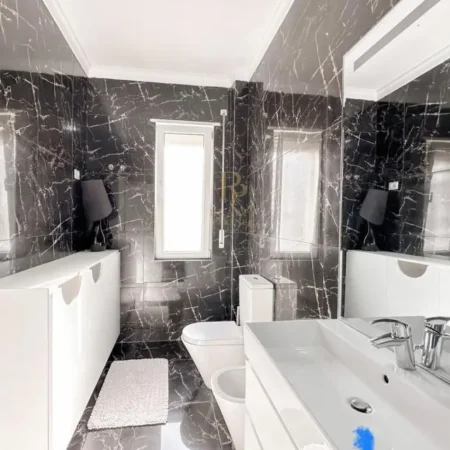 Tirane, shitet apartament 3+1+Ballkon Kati 3, 123 m² 250.000 € (Prane Kopeshtit Botanik)