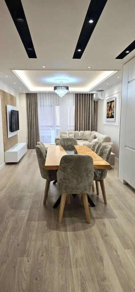 Tirane, jepet me qera apartament 2+1 , 1.200 € (Liqeni i Thate, Kompleksi Kolombo)