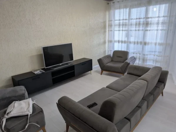 Tirane, jepet me qera apartament 2+1+Aneks+Ballkon Kati 2, 100 m² 750 € (River Side Astir)