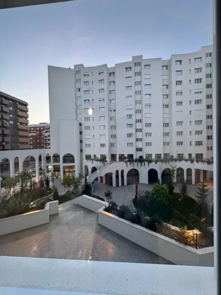 Tirane, jepet me qera apartament 2+1+Aneks+Ballkon Kati 2, 100 m² 750 € (River Side Astir)