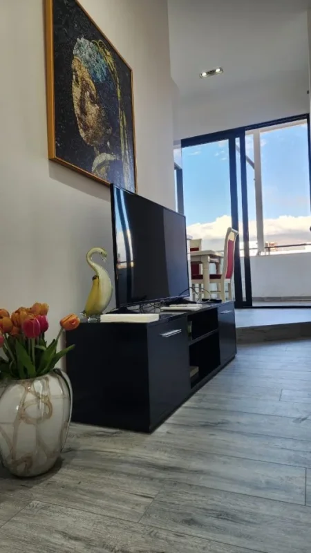 Tirane, jepet me qera apartament 2+1+Ballkon , 95 m² 800 € (Rr.Kavajes)