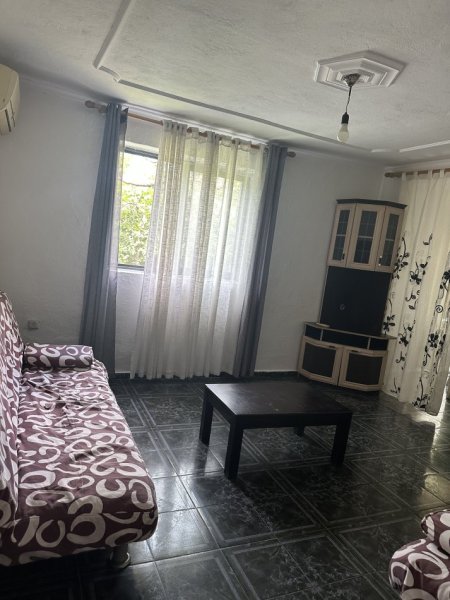 Tirane, jepet me qera shtepi 2+1+Ballkon Kati 0, 350 m² 350 € (ruga 5 maji)