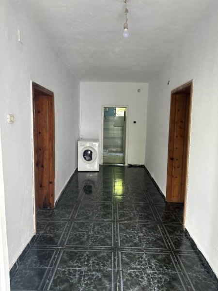 Tirane, jepet me qera shtepi 2+1+Ballkon Kati 0, 350 m² 350 € (ruga 5 maji)