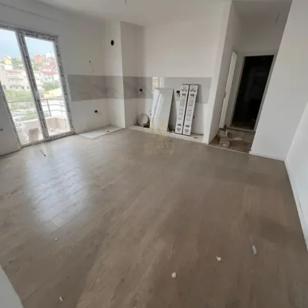 Tirane, shitet apartament 1+1+Ballkon Kati 3, 50 m² (Selite)