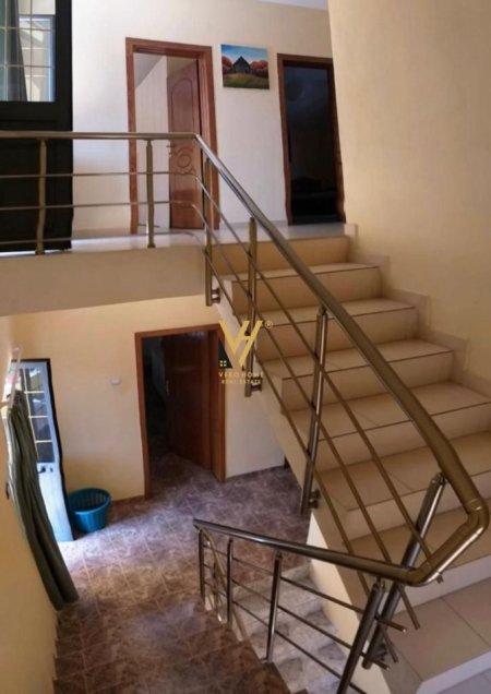 Tirane, jepet me qera Vile 3 Katshe Kati 0, 270 m² 2.000 € (DON BOSKO)