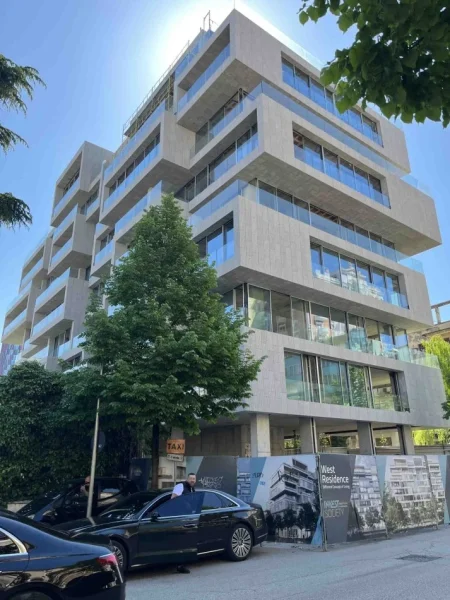 Tirane, jepet me qera ambjent biznesi Kati 1, 265 m² 9500 € (Imbrahim Rugova, West Residence te Xheko Imperial)