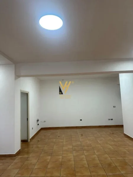 Tirane, jepet me qera ambjent biznesi Kati 0, 80 m² 600 € (IRFAN TOMINI)