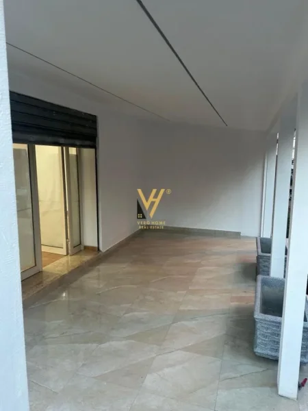 Tirane, jepet me qera ambjent biznesi Kati 0, 80 m² 600 € (IRFAN TOMINI)