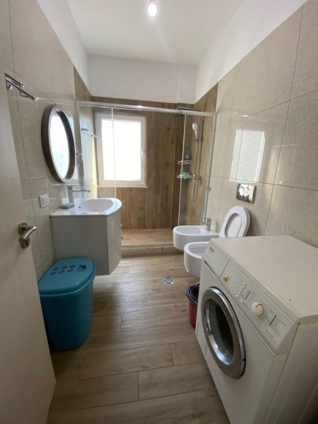 Tirane, shitet 2+1+Ballkon Kati 4, 110 m² 138.000 € (Rruga e Dajtit,Fresku)