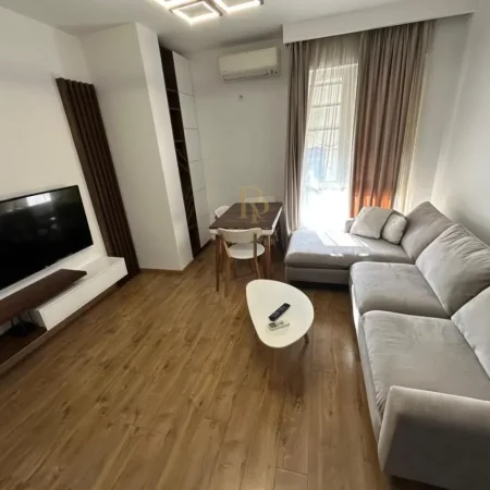 Tirane, shitet apartament 1+1+Ballkon , 60 m² 115.000 € (Fusha e Aviacionit)