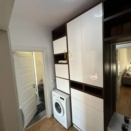 Tirane, shitet apartament 1+1+Ballkon , 60 m² 115.000 € (Fusha e Aviacionit)