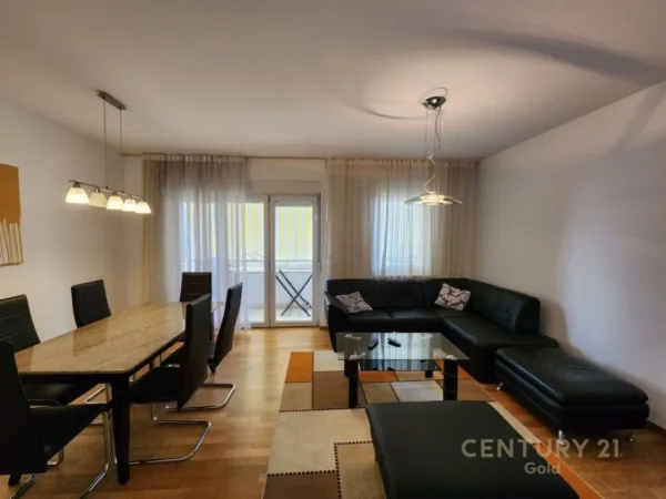 Tirane, jepet me qera apartament 2+1+Ballkon Kati 3, 116 m² 700 € (mjull bathore)