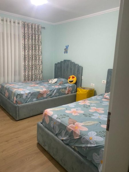 Tirane, jepet me qera apartament 2+1 Kati 5, 120 m² 600 € (Varri i Bamit)