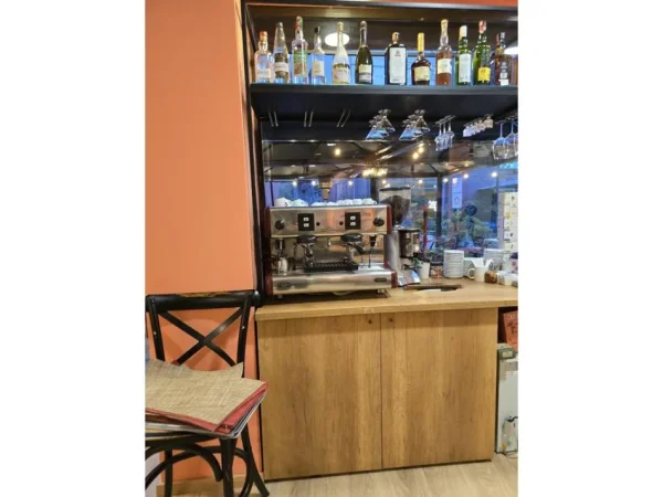 Tirane, shitet bar-resorant Kati 0, 165 m² (Rruga e Kavajes)