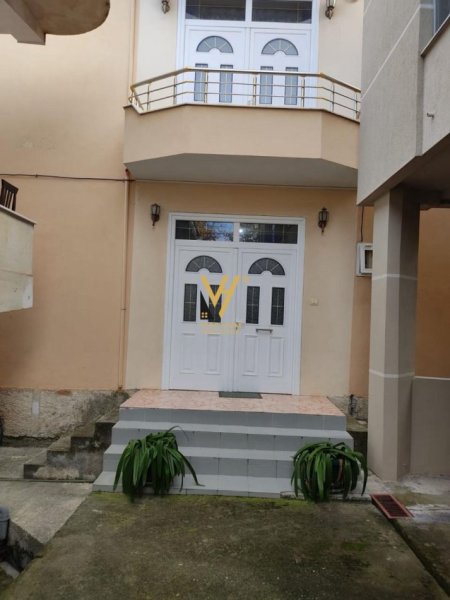 Tirane, jepet me qera shtepi 2+1+Ballkon Kati 1, 128 m² 380 € (RRUGA PASHO HYSA)