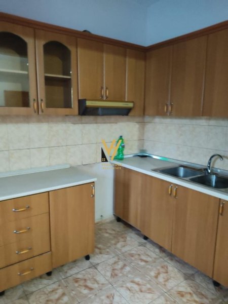 Tirane, jepet me qera shtepi 2+1+Ballkon Kati 1, 128 m² 380 € (RRUGA PASHO HYSA)