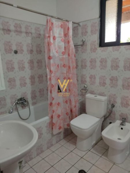Tirane, jepet me qera shtepi 2+1+Ballkon Kati 1, 128 m² 380 € (RRUGA PASHO HYSA)
