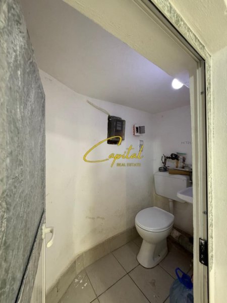 Tirane, jepet me qera dyqan Kati 0, 17 m² 500 € (ISH STACIONI TRENIT)