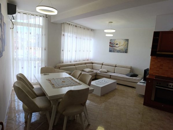 Tirane, jepet me qera apartament 2+1 Kati 5, 100 m² 450 € (fresku)