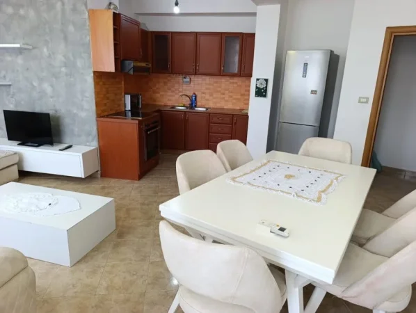 Tirane, jepet me qera apartament 2+1 Kati 5, 100 m² 450 € (fresku)