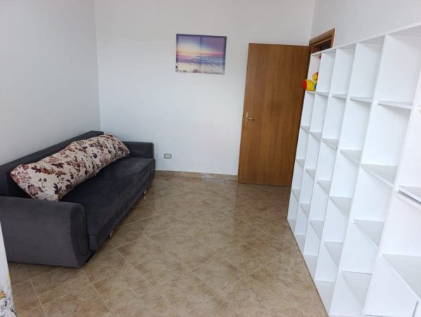 Tirane, jepet me qera apartament 2+1 Kati 5, 100 m² 450 € (fresku)