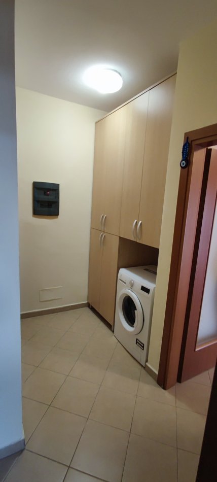 Tirane, jepet me qera apartament 1+1 Kati 3, 70 m² 650 € (Rruga e Kosovarve)
