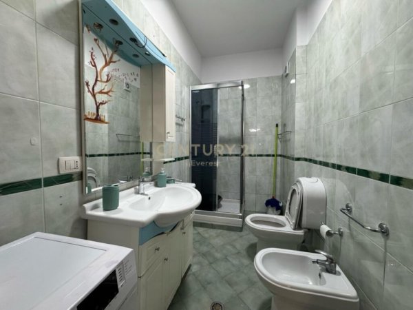 Tirane, jepet me qera 2+1 Kati 2, 120 m² 500 € (Kopshti Zologjik)