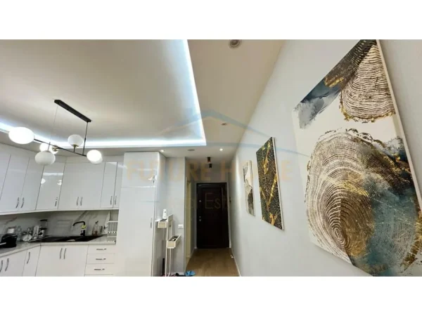 Tirane, jepet me qera apartament 2+1 Kati 4, 93 m² 400 € (Fresku)