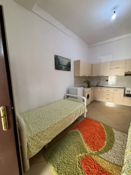 Tirane, jepet me qera apartament 1+1 Kati 1, 55 m² 300 € (rruga hekuran mara)