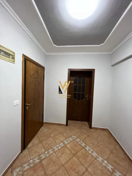 Tirane, jepet me qera apartament 1+1+Ballkon Kati 4, 62 m² 420 € (XHAMLLIK)