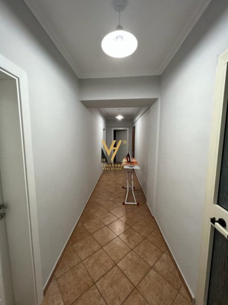 Tirane, jepet me qera apartament 1+1+Ballkon Kati 4, 62 m² 420 € (XHAMLLIK)