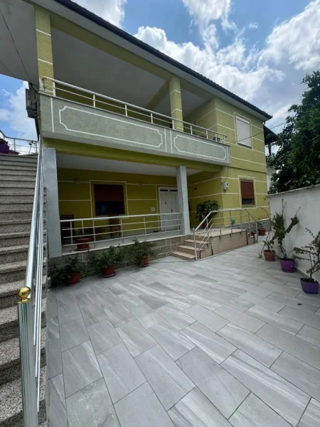 Tirane, shes shtepi 2 Katshe Kati 0, 267 m² 260.000 € (Institut)