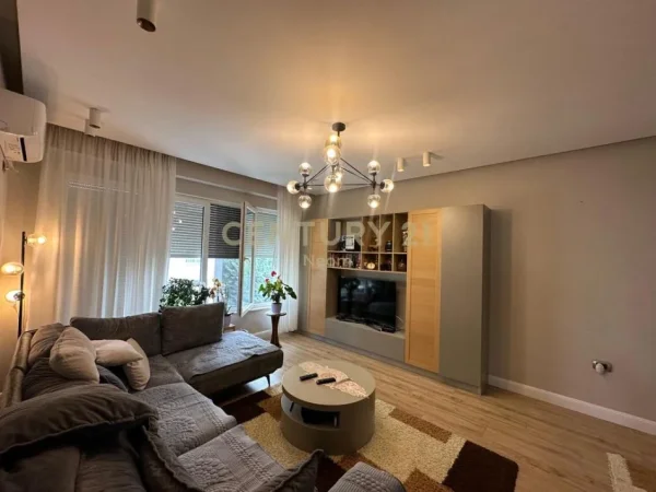 Tirane, shes apartament 2+1+2+POST PARKIMI , 93 m² 240.000 € (Liqeni i Thatë)