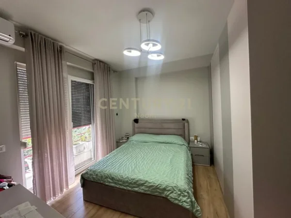 Tirane, shes apartament 2+1+2+POST PARKIMI , 93 m² 240.000 € (Liqeni i Thatë)