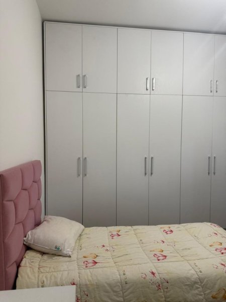 Tirane, jepet me qera apartament 4+1 Kati 4, 176 m² 150.000 € (Rezidenca Secret Garden)