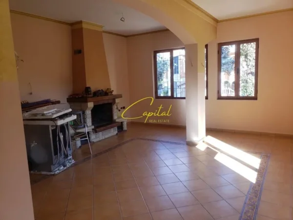 Tirane, jepet me qera dyqan Kati 3, 270 m² 2.500 € (DON BOSKO)