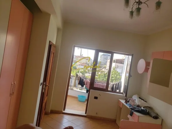 Tirane, jepet me qera dyqan Kati 3, 270 m² 2.500 € (DON BOSKO)