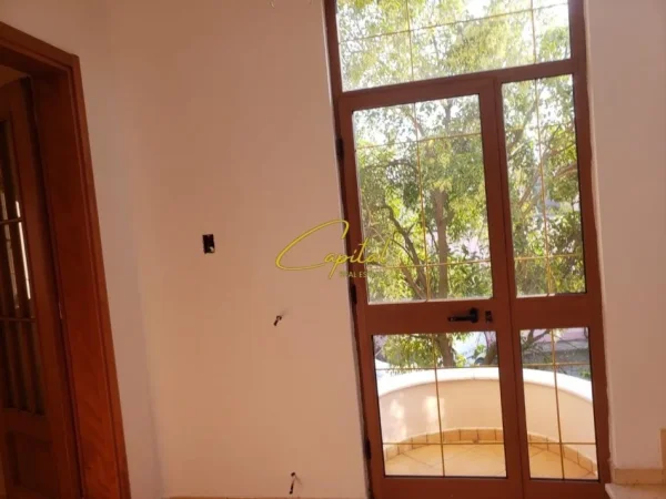 Tirane, jepet me qera dyqan Kati 3, 270 m² 2.500 € (DON BOSKO)