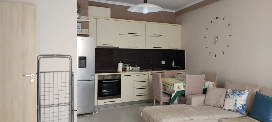 Tirane, jepet me qera apartament 1+1 Kati 4, 58 m² 350 € (Kthesa e Kamzes)