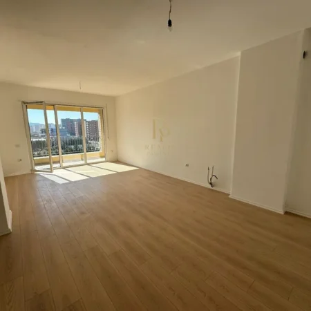 Tirane, shitet apartament 3+1+Ballkon Kati 5, 150 m² 250.000 € (Fusha e Aviacionit)