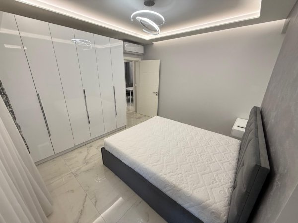 Tirane, jepet me qera 2+1 Kati 3, 90 m² 700 € (ish fusha e aviacionit)