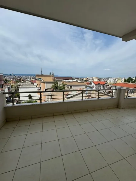 Tirane, jepet me qera Vile 3+1+Aneks+Ballkon Kati 1, 160 m² 600 € (Fresku)