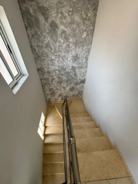 Tirane, jepet me qera Vile 3+1+Aneks+Ballkon Kati 1, 160 m² 600 € (Fresku)