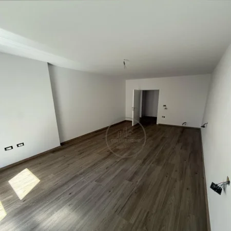 Tirane, shitet apartament 1+1+Ballkon Kati 2, 75 m² 150.000 € (Xhomlliku)