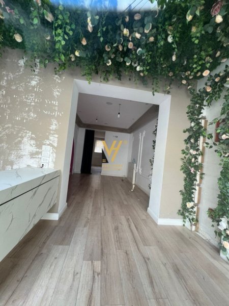 Tirane, shitet dyqan Kati 0, 50 m² 200.000 € (SHKOLLA PETRO NINI LUARASI)