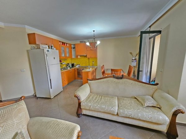 Tirane, jepet me qera apartament 2+1 Kati 2, 130 m² 800 € (rruga e kavajes)