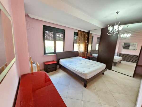Tirane, jepet me qera apartament 2+1 Kati 2, 130 m² 800 € (rruga e kavajes)