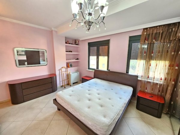 Tirane, jepet me qera apartament 2+1 Kati 2, 130 m² 800 € (rruga e kavajes)