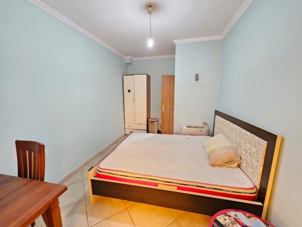 Tirane, jepet me qera apartament 2+1 Kati 2, 130 m² 800 € (rruga e kavajes)