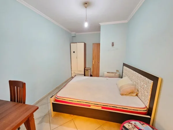 Tirane, jepet me qera apartament 2+1 Kati 2, 130 m² 800 € (rruga e kavajes)